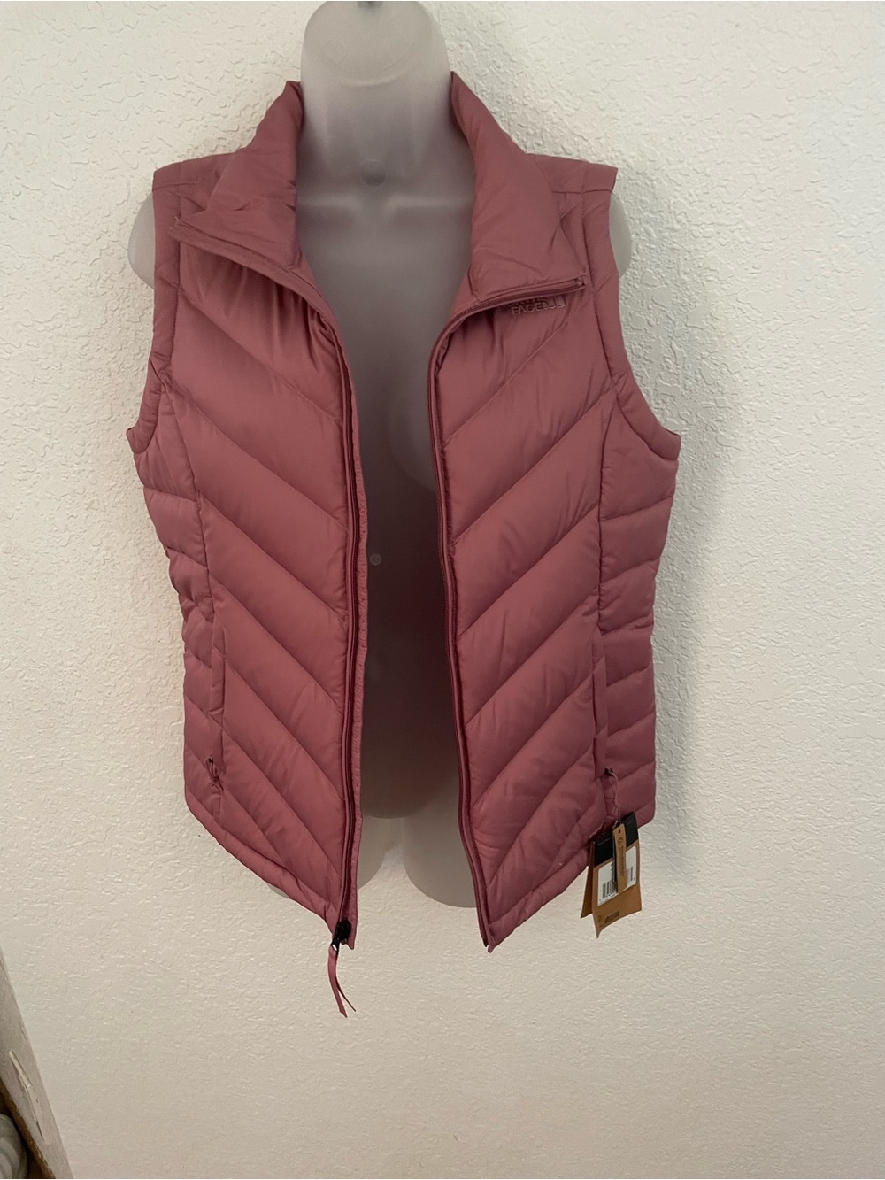 North face - 550 vest color Mesa Rose. NWT